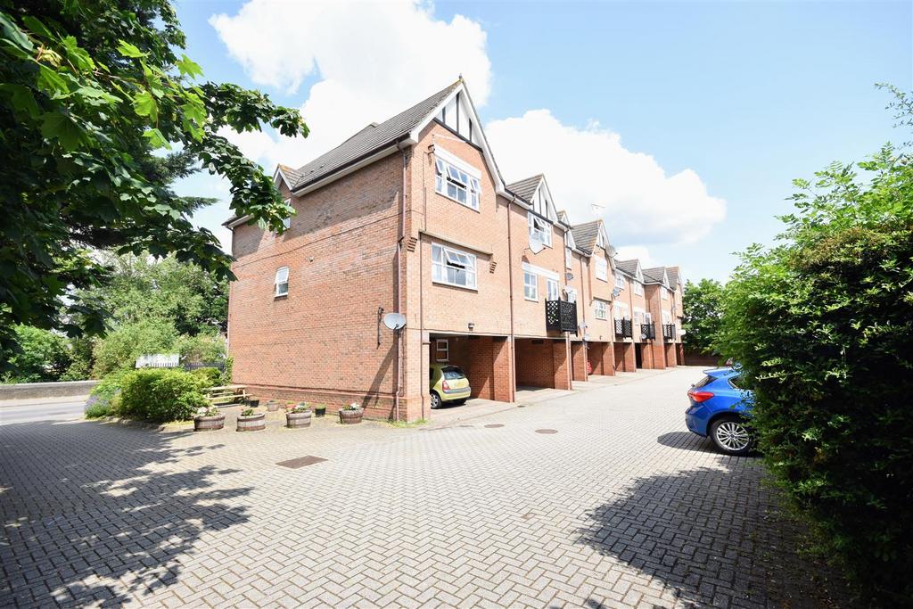 Park Mews, Grovebury Road, Leighton Buzzard, LU7 4SB 1 bed apartment