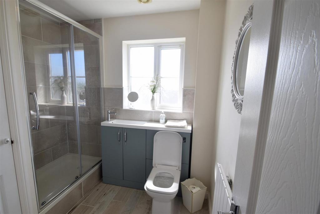 Ensuite.JPG