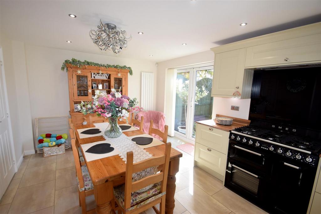 Kitchen 1.JPG