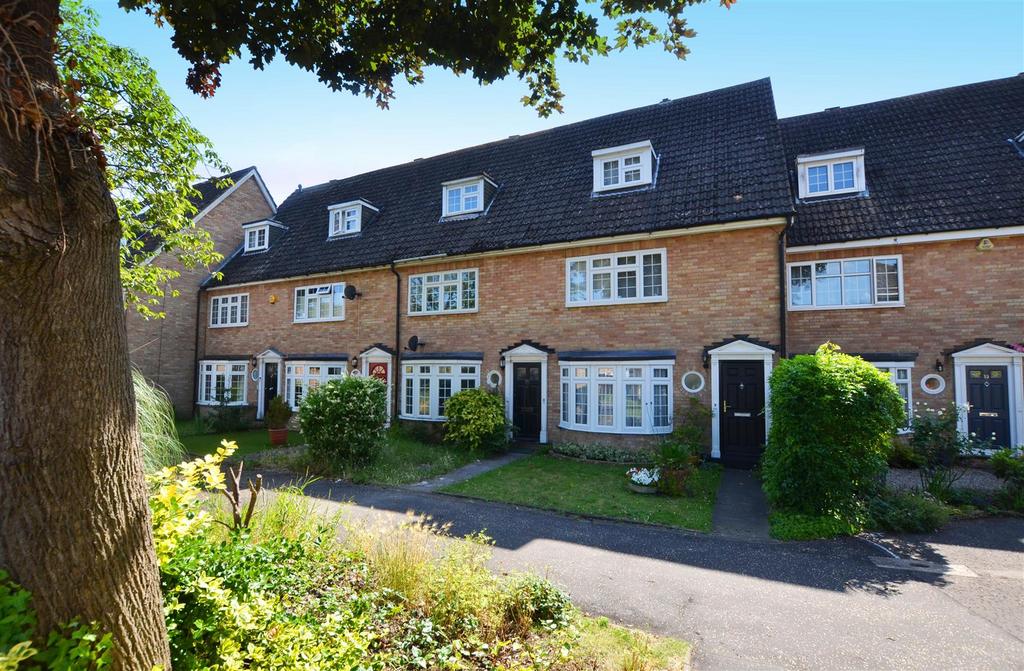 Grenville Mews, Hampton Hill 3 bed terraced house to rent £2,750 pcm