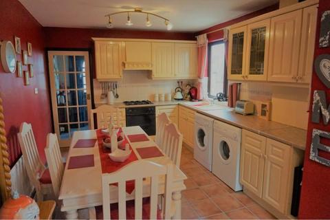 3 bedroom semi-detached house for sale - Hobs Road, Wednesbury, WS10