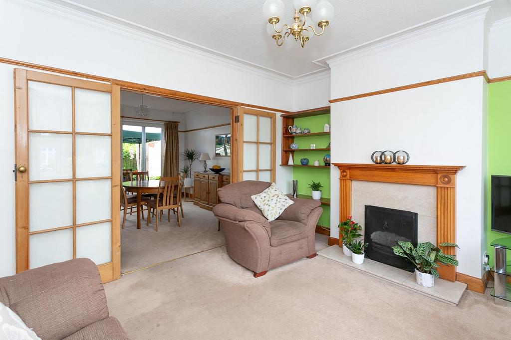 Cassiobury Park Avenue, Watford, Hertfordshire, WD18 4 bed semi