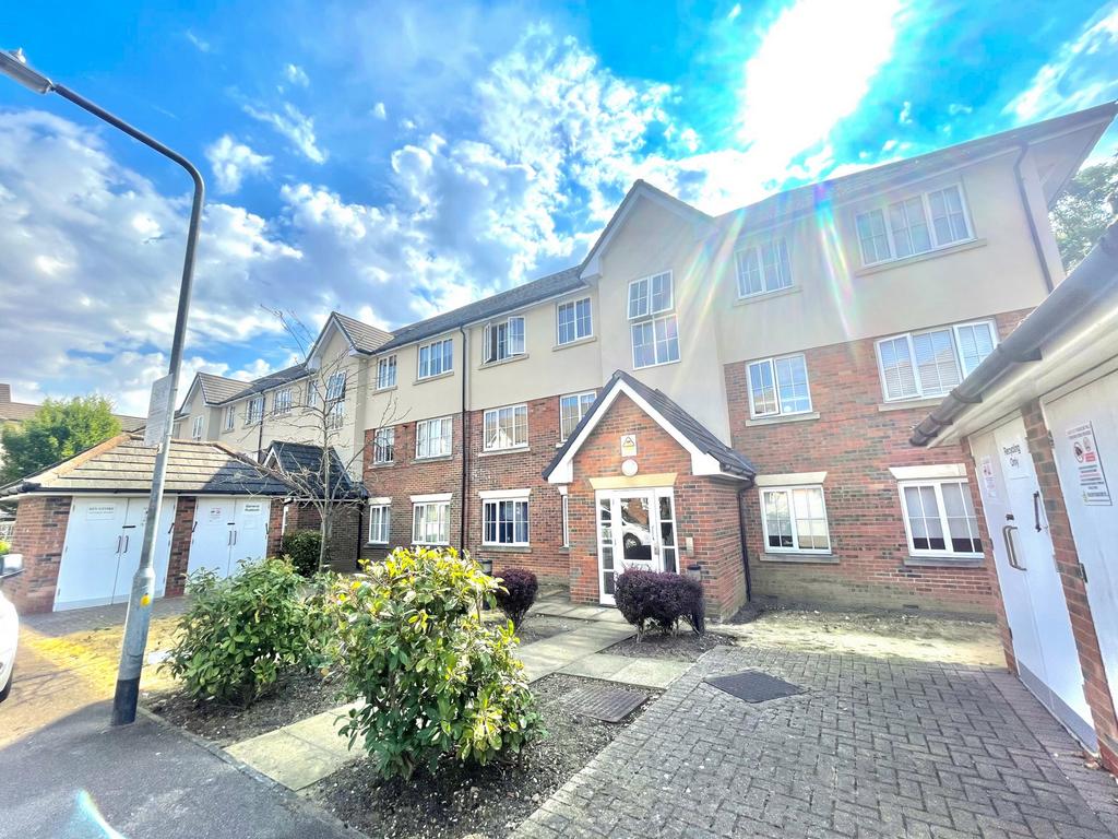Addison Court, Epping, CM16 2 bed flat £1,500 pcm (£346 pw)