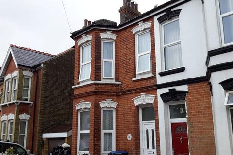 2 bedroom flat to rent, Approach Road Margate