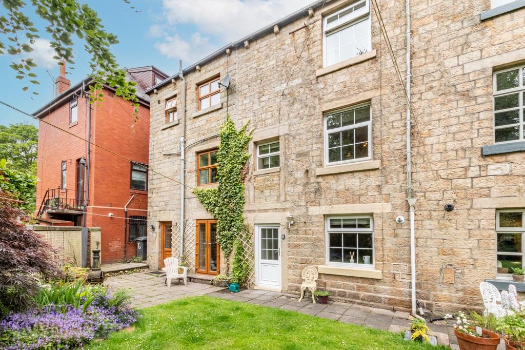 High Street, Uppermill, Saddleworth, OL3 2 bed terraced house for sale