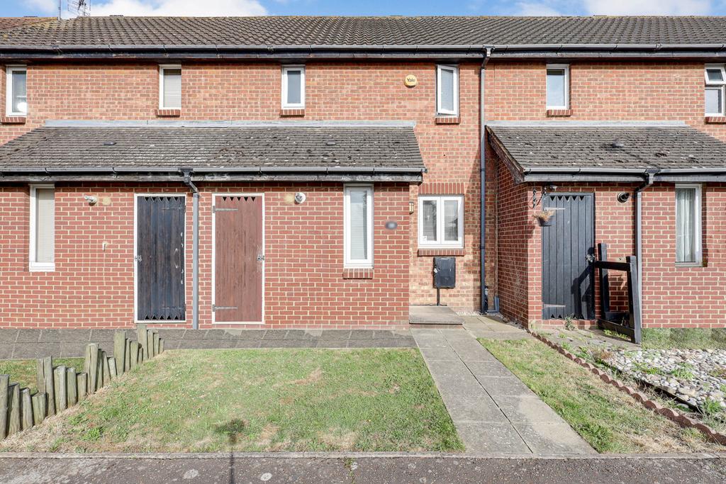 Norwich Crescent, Rayleigh, SS6 2 bed terraced house for sale £290,000