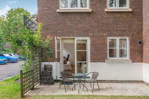 1 bedroom flat for sale, Brompton Park Crescent, London, SW6