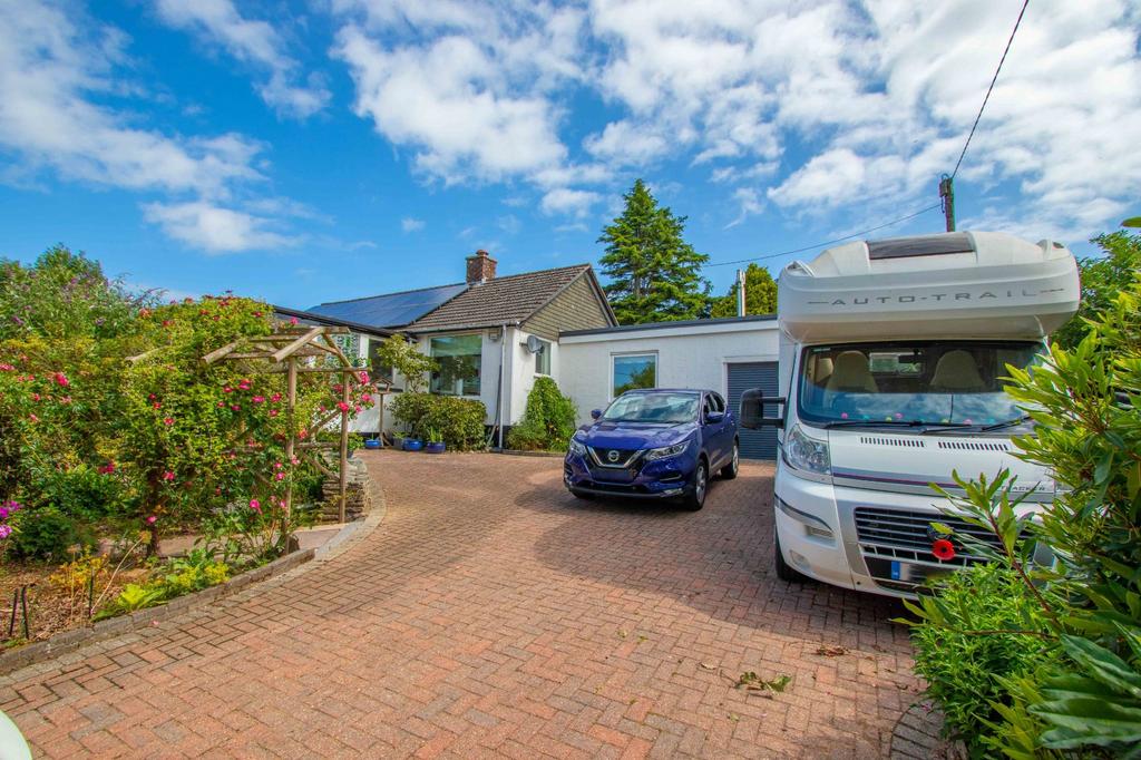 Lifton, Devon 3 bed bungalow for sale £450,000