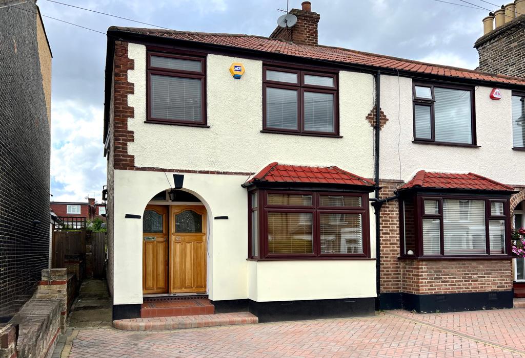 Prospect Road, Woodford Green, Essex 3 bed semidetached house £575,000