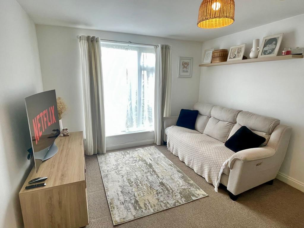 Dumbarton Road, Weymouth 2 bed apartment £235,000