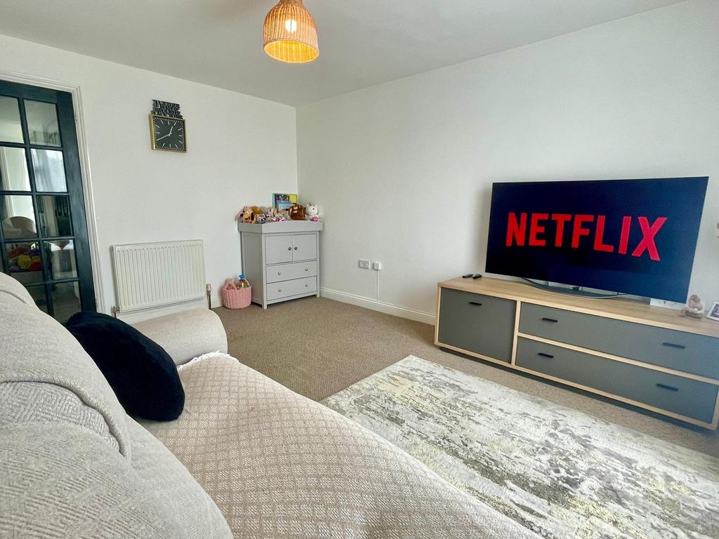 Dumbarton Road, Weymouth 2 bed apartment £235,000