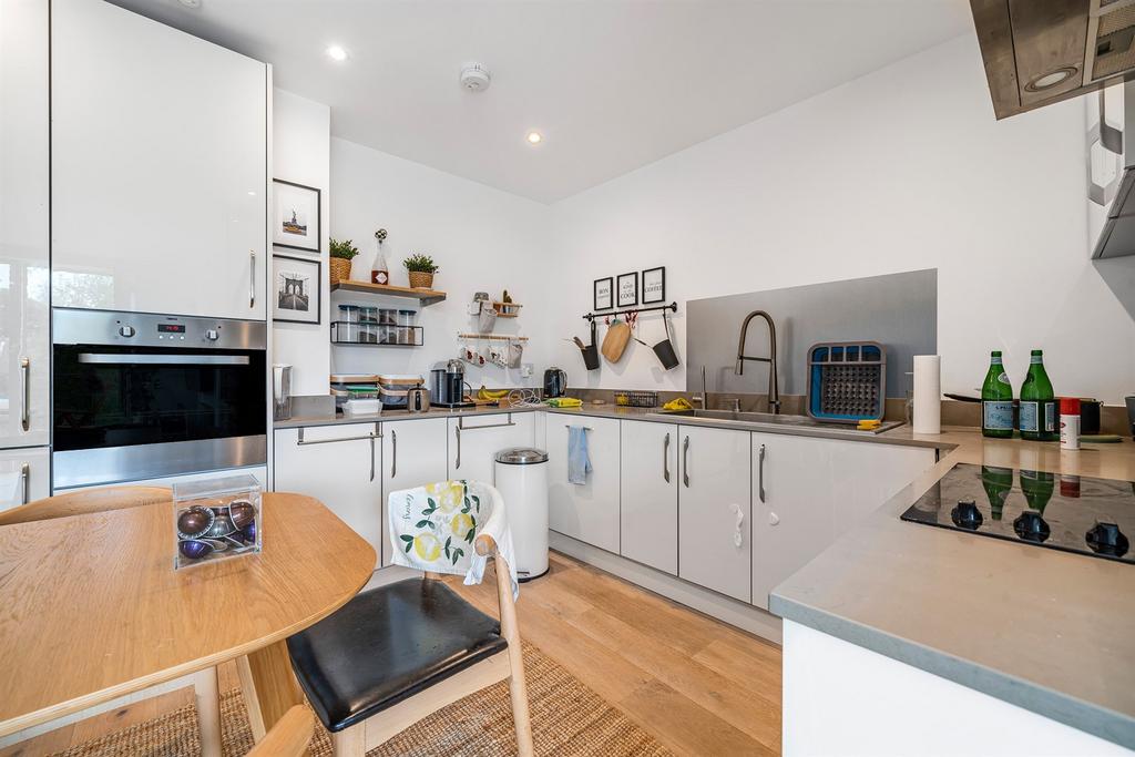 Apartment in Reading - View 4
