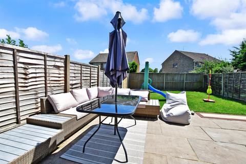 3 Beech Green Close, Eythorne, Dover, CT15 4BZ