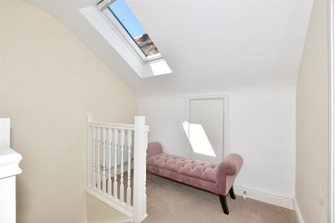 3 Beech Green Close, Eythorne, Dover, CT15 4BZ