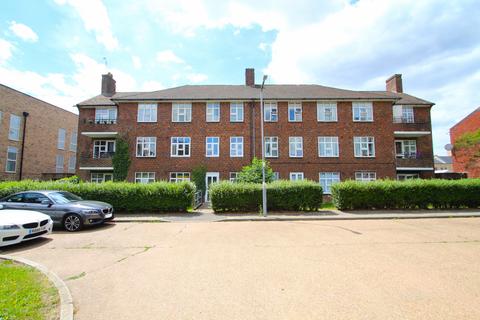 1 bedroom flat for sale - Merlin Close, Hainault