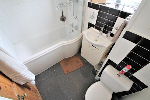 1 bedroom flat for sale - Merlin Close, Hainault