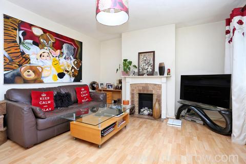 3 bedroom flat for sale, Hart Grove, London, W5