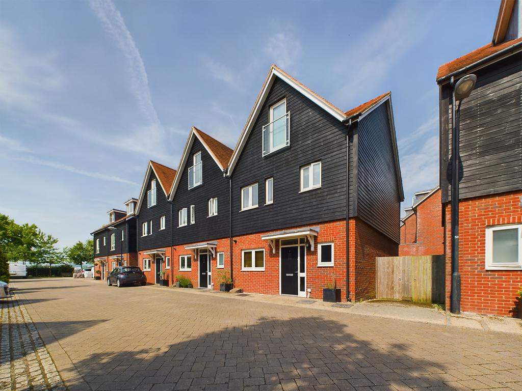 Schuster Close, Cholsey, OX10 4 bed townhouse £1,950 pcm (£450 pw)