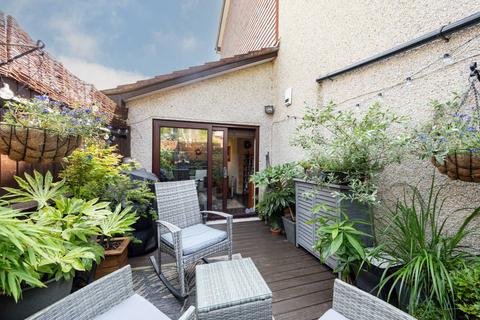 6 Coniston Close, London, SW20 9NJ