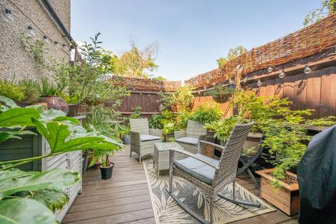 6 Coniston Close, London, SW20 9NJ