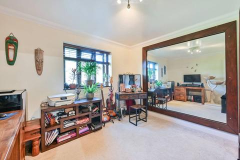 6 Coniston Close, London, SW20 9NJ