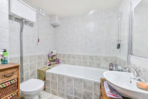 6 Coniston Close, London, SW20 9NJ
