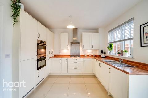 5 Collar Way, Witham, CM8 1YX