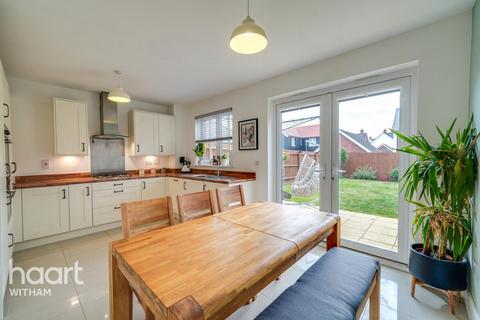 5 Collar Way, Witham, CM8 1YX