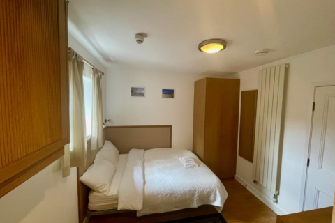 Studio to rent, Fulham Palace Road, Hammersmith, London, W6