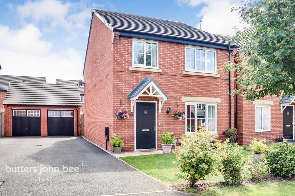 Little Meadow Place, Shavington 4 bed detached house for sale £290,000