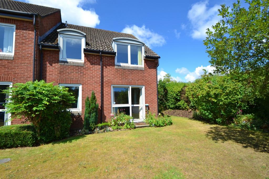 Fordingbridge 1 bed flat for sale £65,000