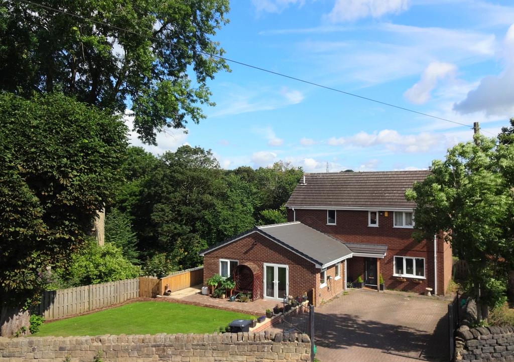 Green Lane, Greetland HX4 5 bed detached house for sale £500,000