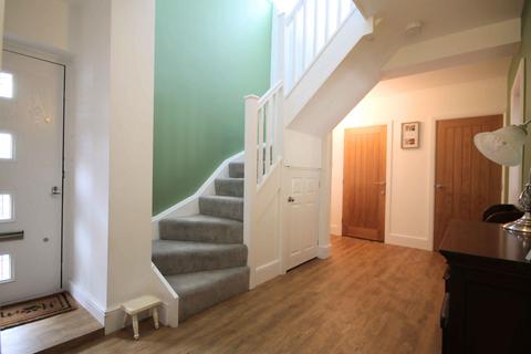 5 bedroom detached house for sale - Green Lane, Greetland HX4