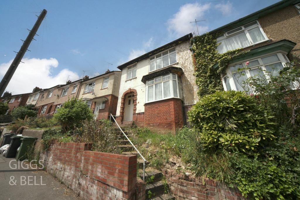 Farley Hill, Luton, Bedfordshire, LU1... 3 bed semidetached house £