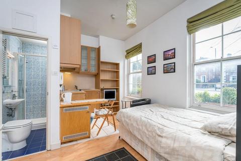 Studio to rent, Finchley Road, Hampstead, London, NW3