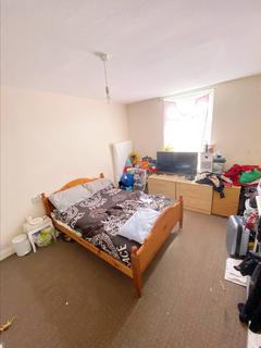 24 Broughton Terrace, Leeds, LS9 6BA