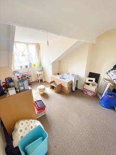 24 Broughton Terrace, Leeds, LS9 6BA
