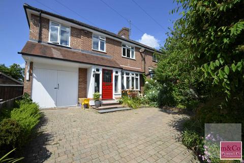 4 bedroom semi-detached house to rent, Hillside Close, Norwich NR7