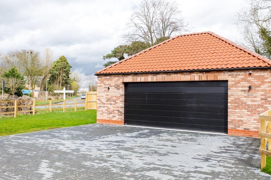 Barmby Moor, York YO42 4 bed detached house for sale £695,000