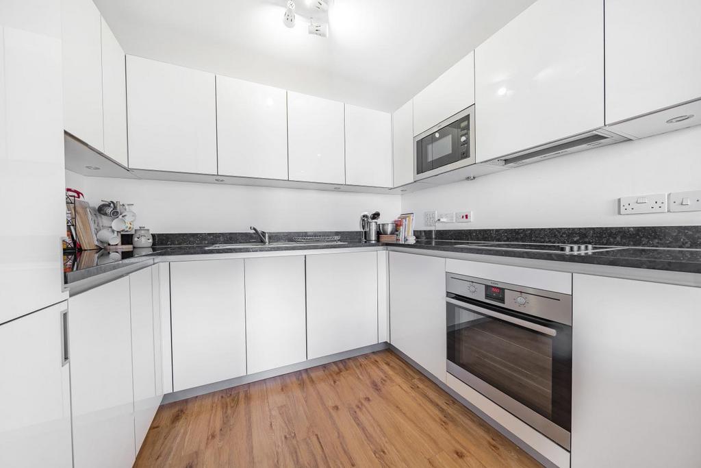 Arthur Road, Wimbledon 1 bed flat for sale £325,000