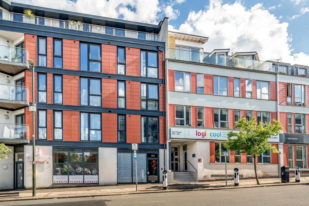 Arthur Road, Wimbledon 1 bed flat for sale £325,000