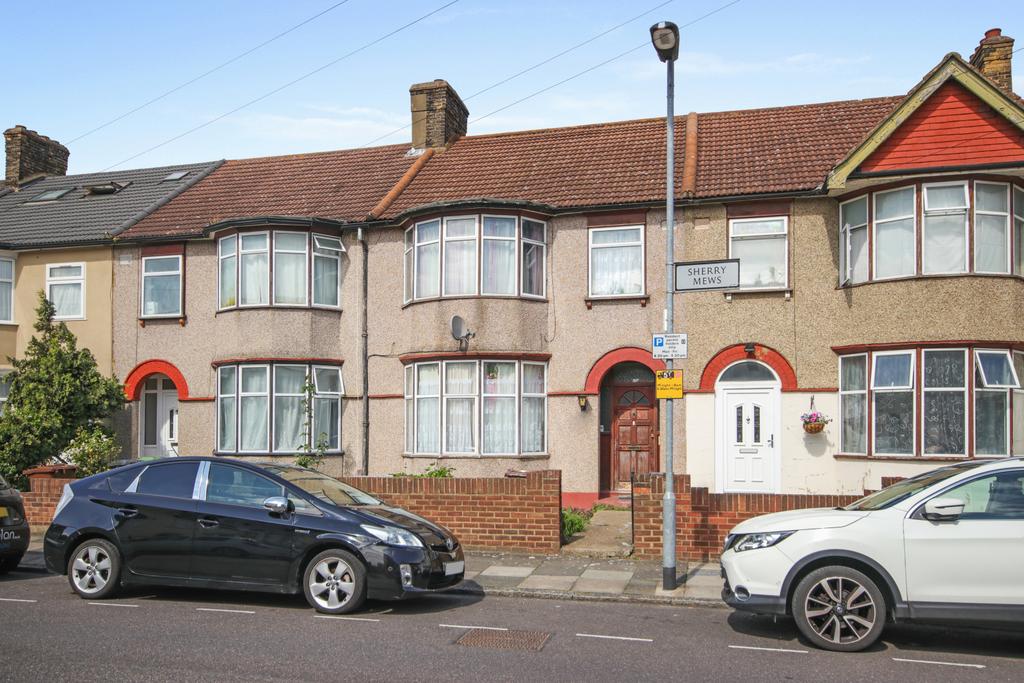 Spacious 3 Bedroom terraced house for Sale on Cec