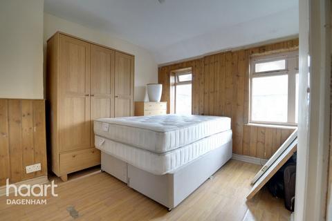 4 bedroom semi-detached house for sale - Osborne Square, Dagenham