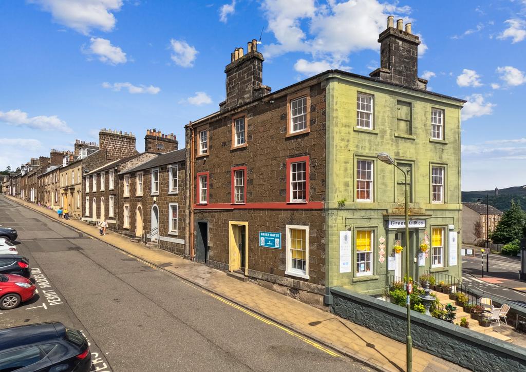 Queen Street, Stirling... 2 bed flat £98,500