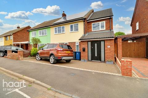 4 bedroom semi-detached house for sale, Sunnybank, St Neots