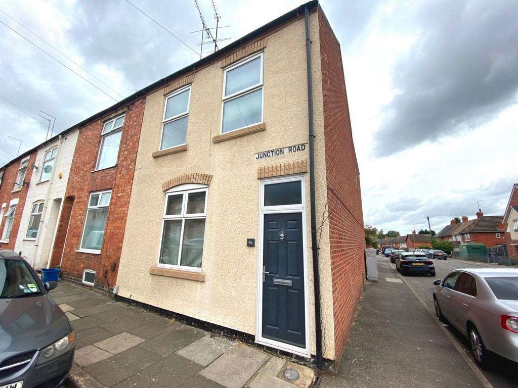 Junction Road, Kingsley, Northampton NN2 7HS 3 bed end of terrace house