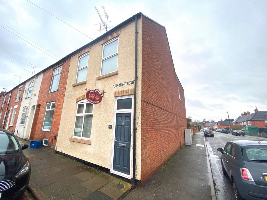 Junction Road, Kingsley, Northampton NN2 7HS 3 bed end of terrace house