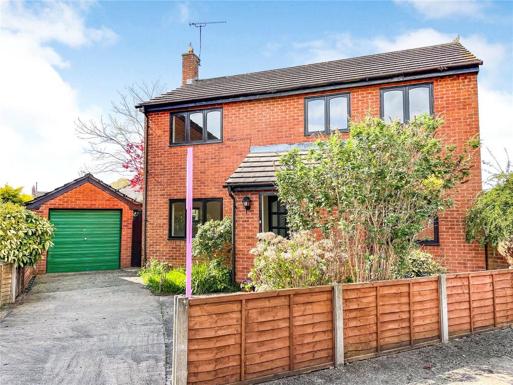 Bridge Court, Holt, Wrexham, LL13 4 bed detached house for sale £300,000