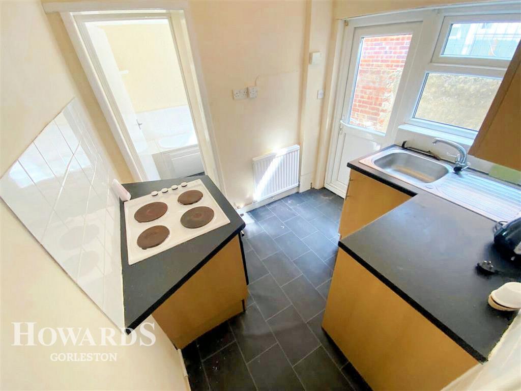 High Street, Gorleston 2 bed terraced house for sale £140,000
