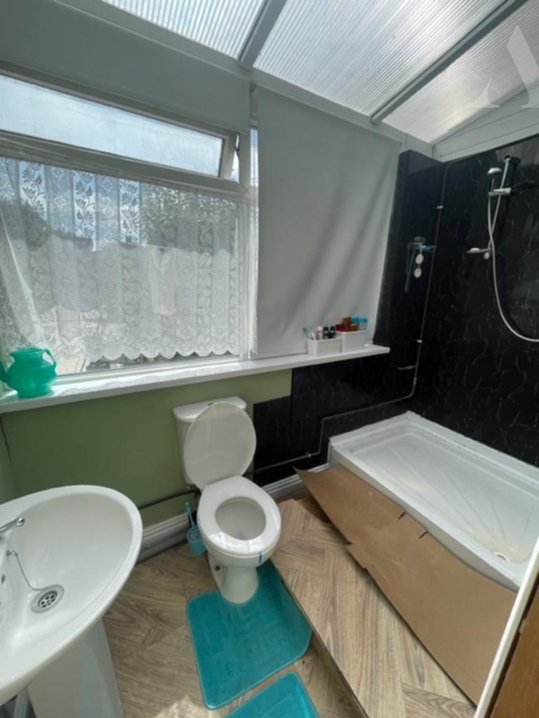 208 stetchford road shower room 2